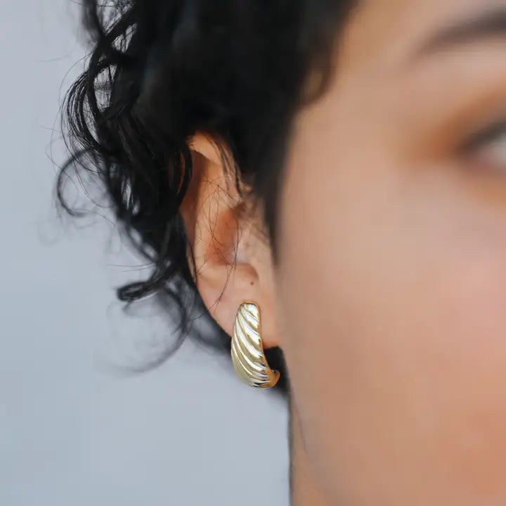 BOLD SWIRL GOLD EARRINGS