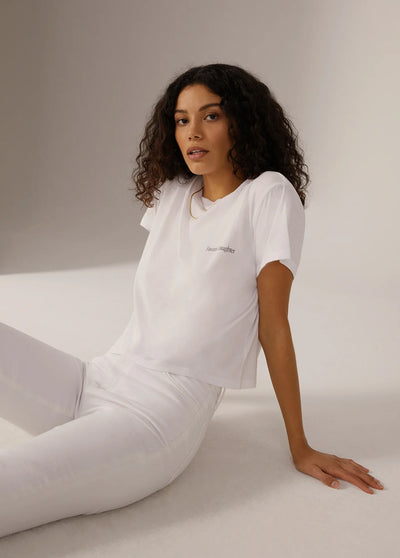 FAVORITE DAUGHTER CROPPED WHITE TEE